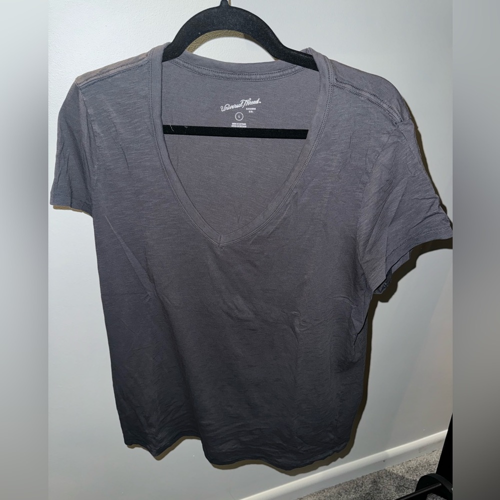 Universal Thread Target brand v-neck